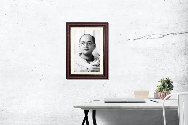 Netaji_Subhas_Chandra_Bose_Poster_Photo_Frame_Without_Glass_–_Garlanded_Portrait_Wall_Art