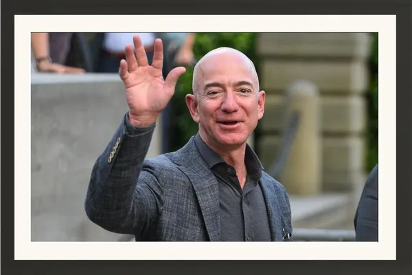 Jeff_Bezos_Framed_Photo_Without_Glass