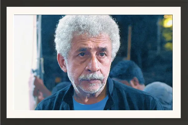 Naseeruddin_Shah_Framed_Photo_Thermal_Coated_Lamination_Without_Glass