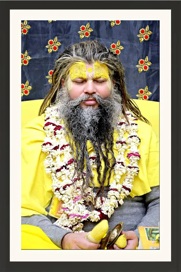 Premanand_Ji_Photo_Frame_Without_Glass_–_Vibrant_Garlanded_Portrait_Wall_Art_for_Devotees