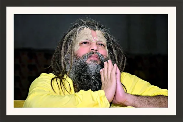 Premanand_Ji_Maharaj_Photo_Frame_Without_Glass_–_Peaceful_Prayer_Pose_Wall_Art_for_Puja_Room
