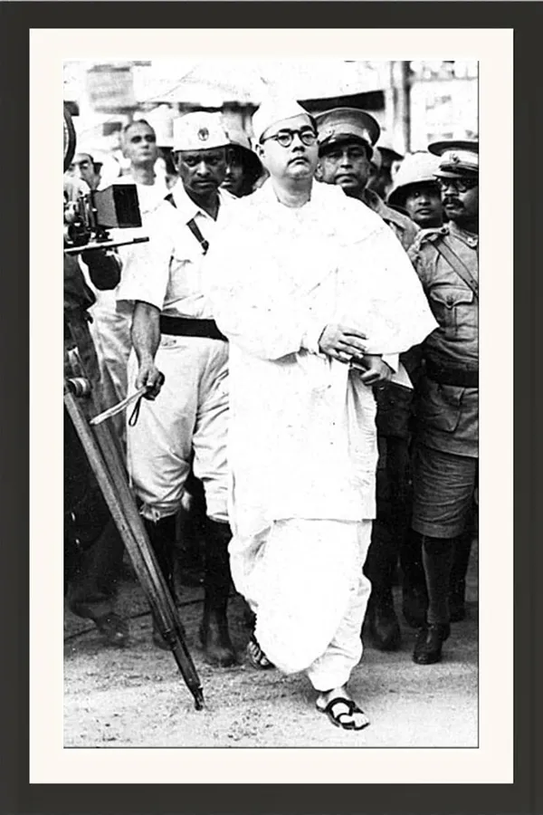 Subhas_Chandra_Bose_Frame_Photo_Without_Glass_–_Candid_Walking_Wall_Hanging