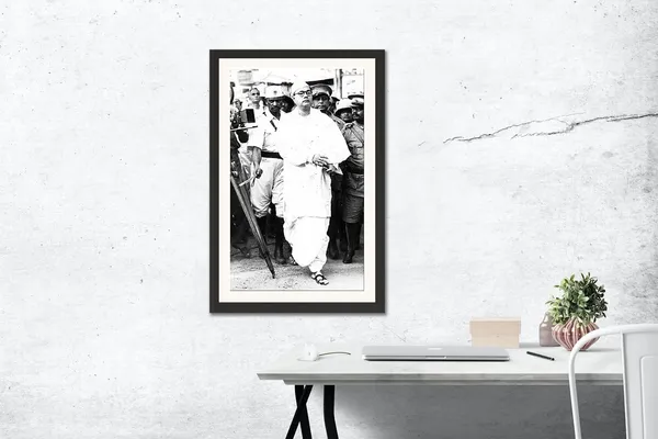 Subhas_Chandra_Bose_Frame_Photo_Without_Glass_–_Candid_Walking_Wall_Hanging