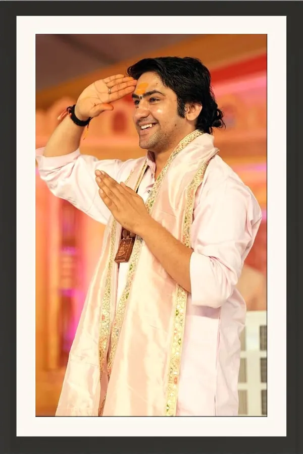 Dhirendra_Krishna_Shastri_Reverent_Salute_Without_Glass_|_Humble_Devotion_Photograph_Frame