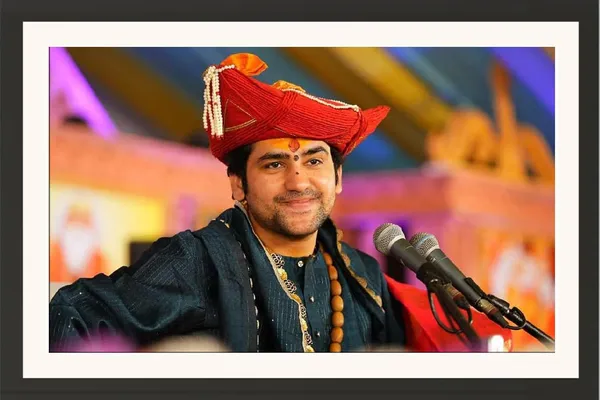 Dhirendra_Krishna_Shastri_Discourse_Photograph_Without_Glass_|_Modern_Katha_Speaker_Frame