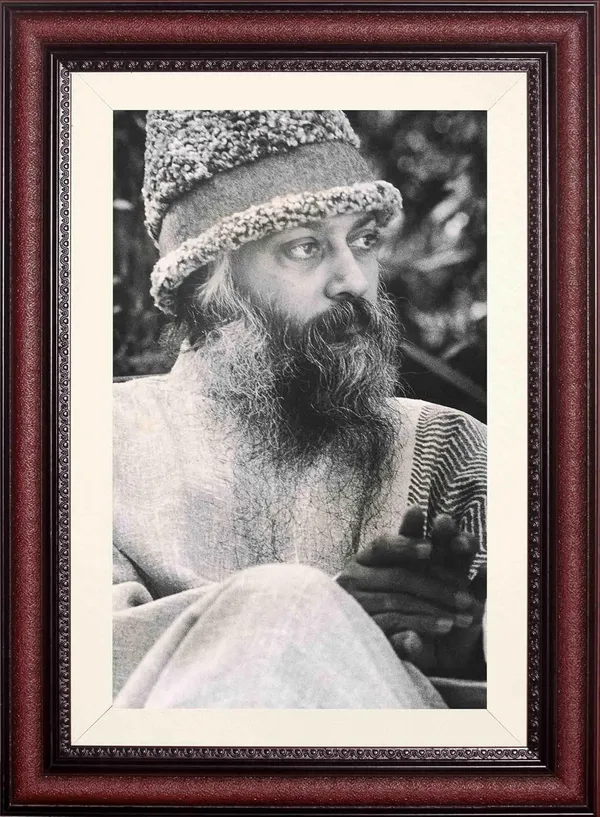 Rajneesh_Osho_Black_and_White_Photo_Frame_Without_Glass