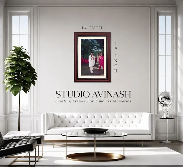 Bhagwan_Osho_Photo_Walking_with_Devotees_Frame_Without_Glass
