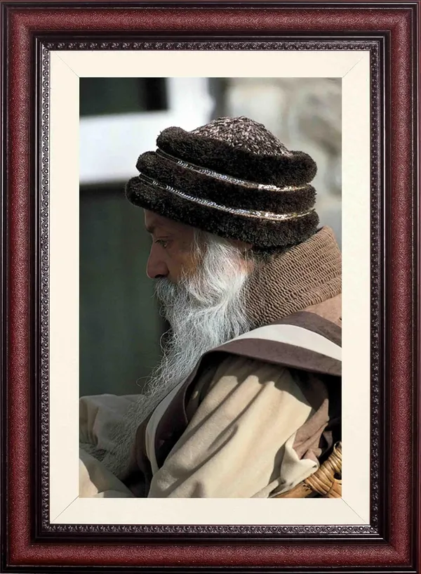 Acharya_Rajneesh_Osho_Draped_Shawl_Side_Photo_Frame_Without_Glass_|_Layers_of_Quiet_Comfort