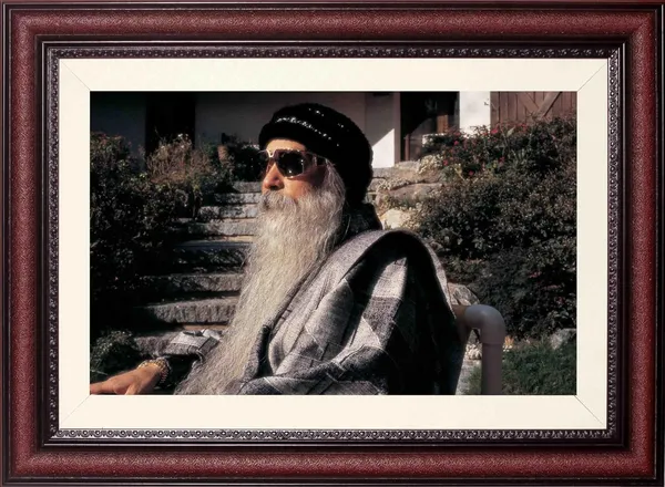 Acharya_Rajneesh_Osho_Sunglasses_Steps_Photo_Frame_Without_Glass_|_Relaxed_on_the_Stairway