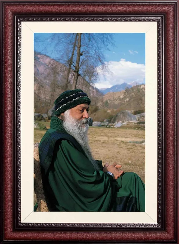 Acharya_Rajneesh_Osho_Mountain_Standing_Photo_Frame_Without_Glass_|_Small_Figure,_Vast_Horizon