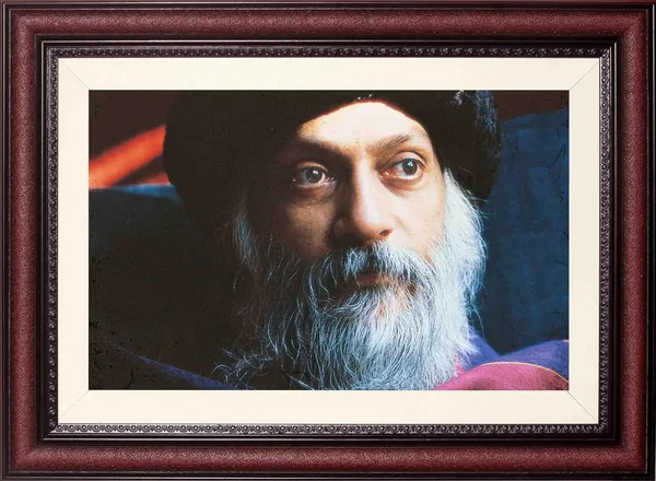 Bhagwan_Osho_Photo_Close_Portrait_Frame_Without_Glass