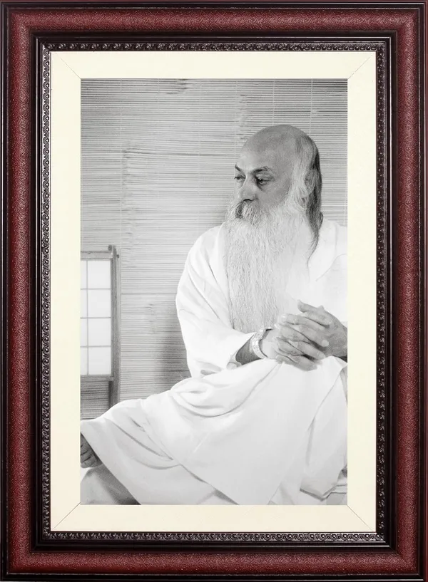 Rajneesh_Osho_Photo_Gentle_Hands_Frame_Without_Glass