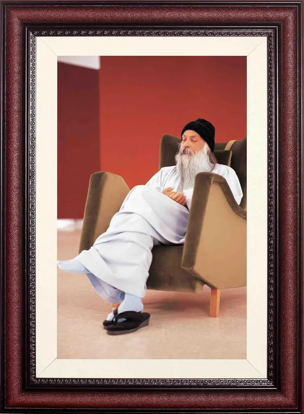 Acharya_Rajneesh_Osho_Red_Room_Repose_Photo_Frame_Without_Glass_|_Comfort_Against_Bold_Color