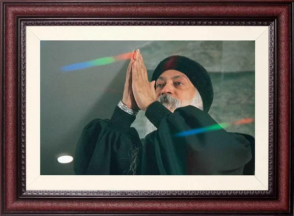 Where_Light_Meets_Devotion_|_Acharya_Rajneesh_Osho_'s_Radiant_Blessing_Frame__Without_Glass