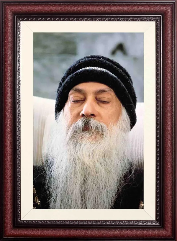 Osho_Photo_Frame_Without_Glass_|_Nothing_Left_Unsaid_While_Meditating