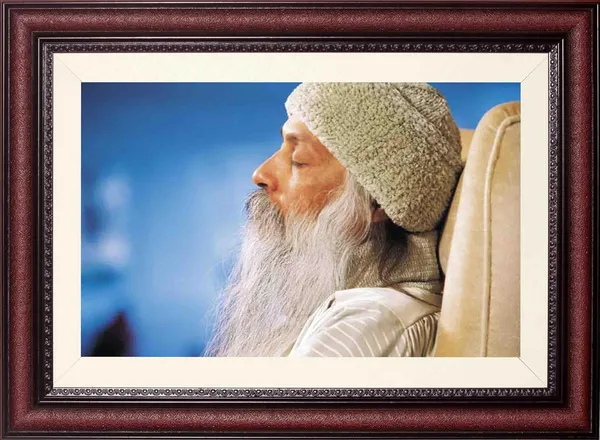 Acharya_Rajneesh_Osho_Sky_Backdrop_Profile_Without_Glass_|_Serenity_Against_the_Blue_Frame