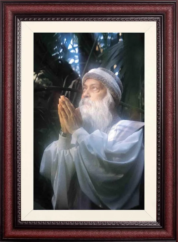 Acharya_Rajneesh_Osho_White_Robe_Prayer_Photo_Frame_Without_Glass_|_Softness_in_Every_Detail