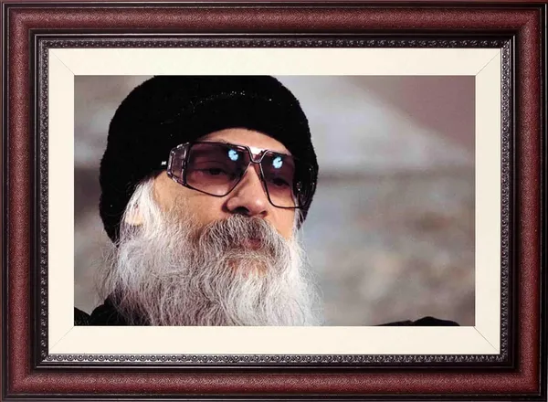 Acharya_Rajneesh_Osho_Sunglasses_Close-up_Photo_Frame_Without_Glass_|_Cool_Confidence_Portrait