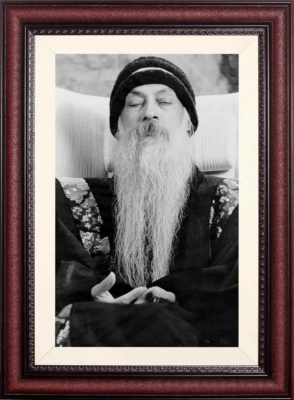 Hands_That_Held_Millions_of_Hearts_|_Acharya_Rajneesh_Osho_Close_Frame_Without_Glass