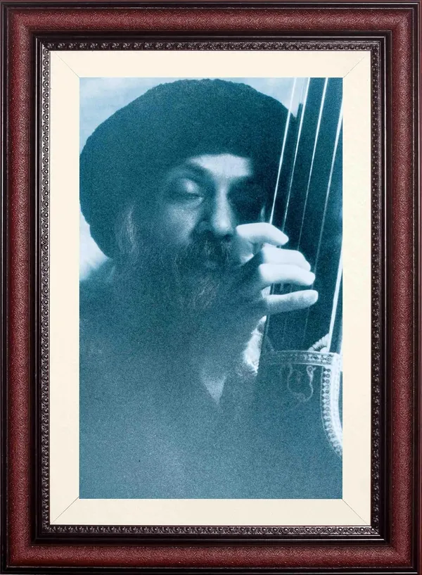 Osho_|_Bhagwan_Rajneesh_Photo_Candid_Black_and_White_Frame_Without_Glass