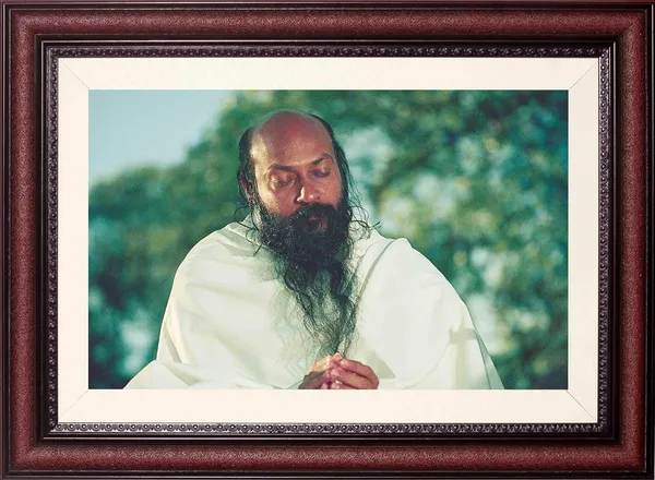 Acharya_Osho_Rajneesh_Photo_Meditating_Close_Portrait_Frame_Without_Glass