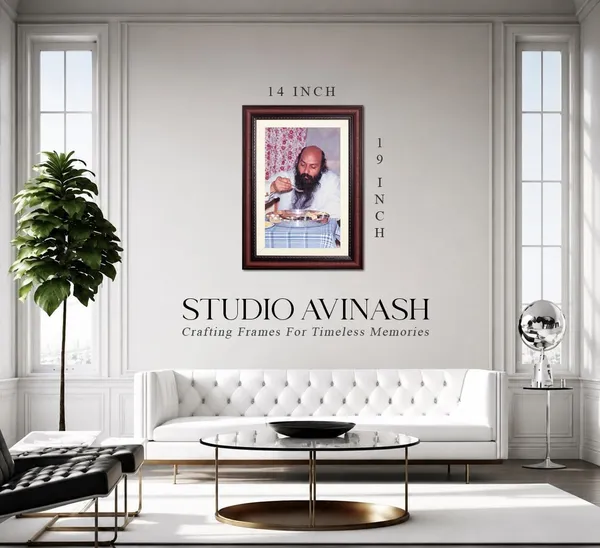 Bhagwan_Osho_Rajneesh_Photo_Candid_Mealtime_Frame_Without_Glass