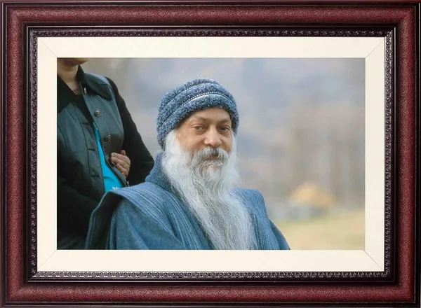 Acharya_Rajneesh_Osho_Walking_Companion_Photo_Frame_Without_Glass_|_Steps_Shared_in_Silence