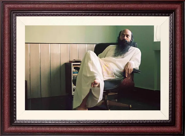 Rajneesh_Osho_Photo_Indoor_Seated_Frame_Without_Glass