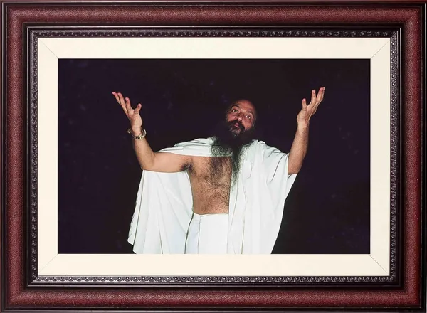 Acharya_Osho_Rajneesh_Photo_Arms_Raised_Frame_Without_Glass