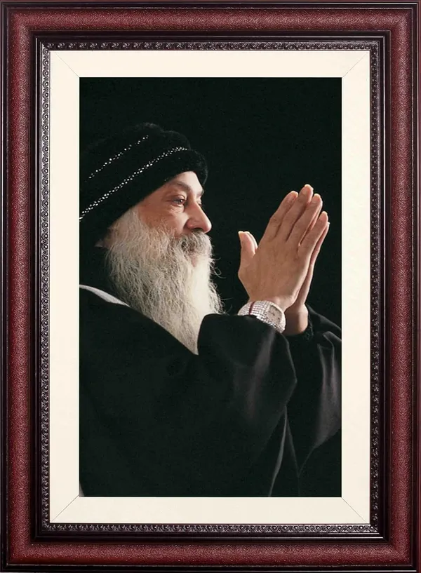 Acharya_Rajneesh_Osho_Dark_Attire_Prayer_Portrait_Without_Glass_|_Devotion_in_Silhouette_Frame