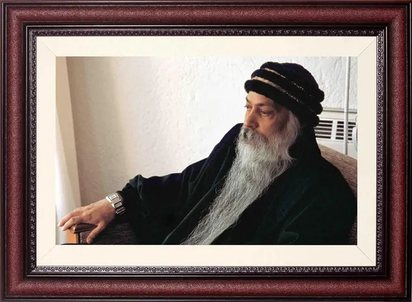 Acharya_Rajneesh_Osho_Indoor_Repose_Photo_Frame_Without_Glass_|_Settled_in_Quiet_Company