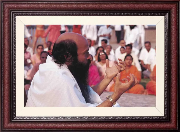Bhagwan_Rajneesh_Osho_Photo_Among_Devotees_Frame_Without_Glass