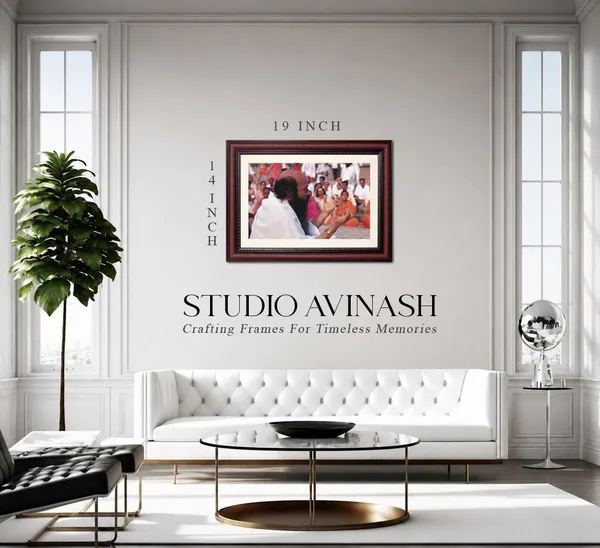 Bhagwan_Rajneesh_Osho_Photo_Among_Devotees_Frame_Without_Glass
