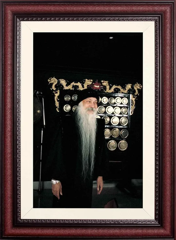 Osho_Rajneesh_Photo_Jeweled_Robe_Frame_Without_Glass