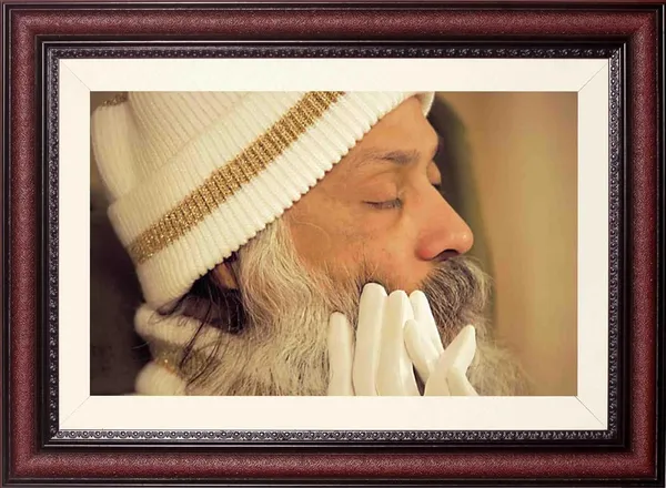 Acharya_Rajneesh_Osho_Side_Profile_Prayer_Without_Glass_|_Quiet_Devotion_Frame
