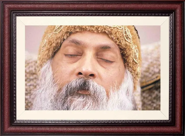Acharya_Rajneesh_Osho_Wrapped_in_Shawl_Portrait_Without_Glass_|_Cozy_Contemplation_Frame