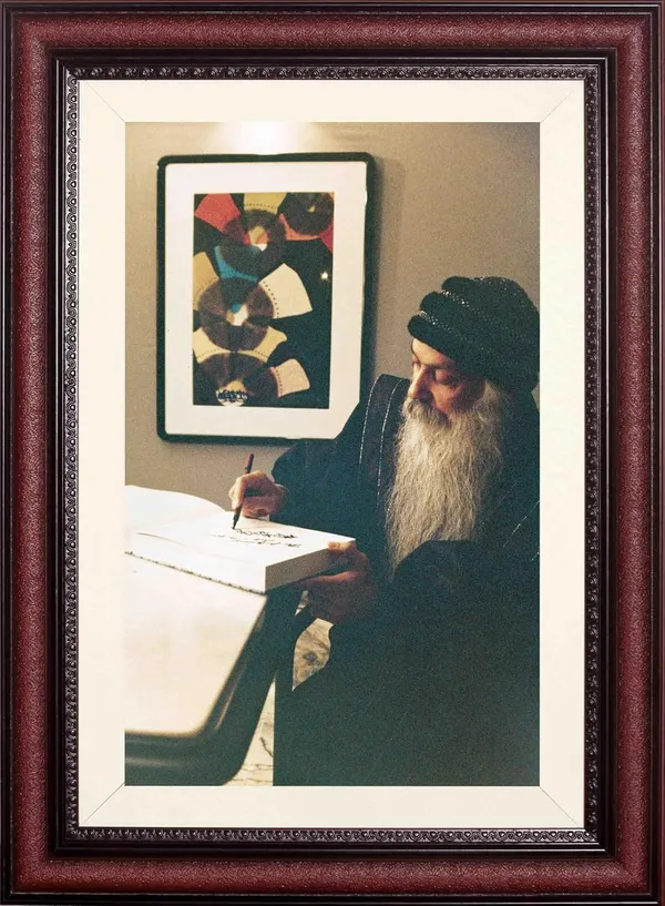 Acharya_Rajneesh_Osho_Photo_Writing_Desk_Frame_Without_Glass