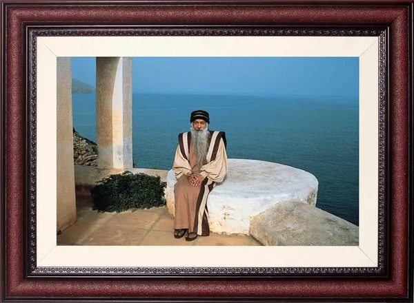 Acharya_Rajneesh_Osho_Sea_Ledge_Photo_Frame_Without_Glass_|_Perched_Above_the_Blue