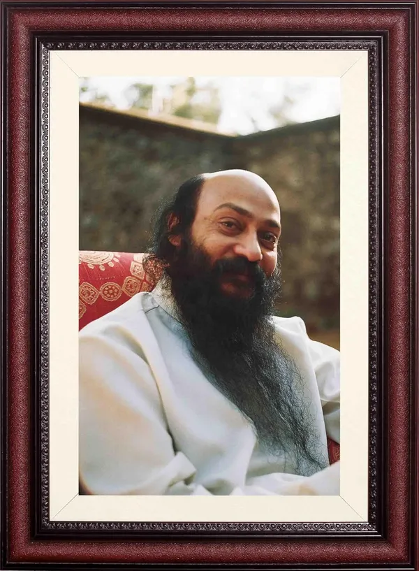 Bhagwan_Osho_Photo_Seated_Portrait_Frame_Without_Glass