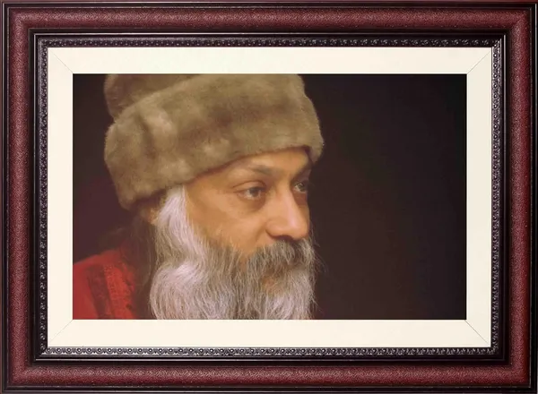 Osho_Rajneesh_Warm_Backdrop_Side_Profile_Without_Glass_|_Composed_in_Amber_Light_Frame