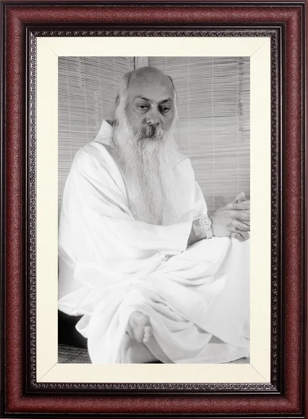Osho_Photo_Frame_|_Acharya_Rajneesh_Photo_Folded_Hands_Meditation_Frame_Without_Glass
