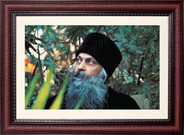 Osho_|_Acharya_Rajneesh_Photo_Ornate_Cap_Portrait_Frame_Without_Glass