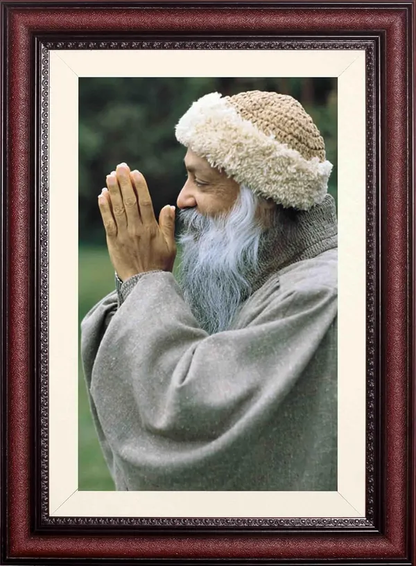 Acharya_Rajneesh_Osho_Grey_Robe_Prayer_Profile_Without_Glass_|_Simplicity_in_Devotion_Frame