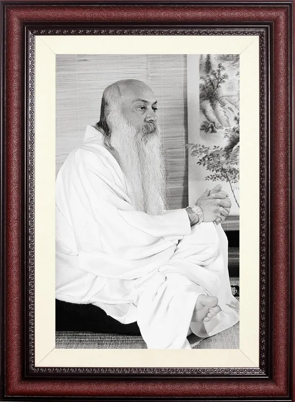 Bhagwan_Rajneesh_Osho_Black_and_White_Photo_Frame_Without_Glass