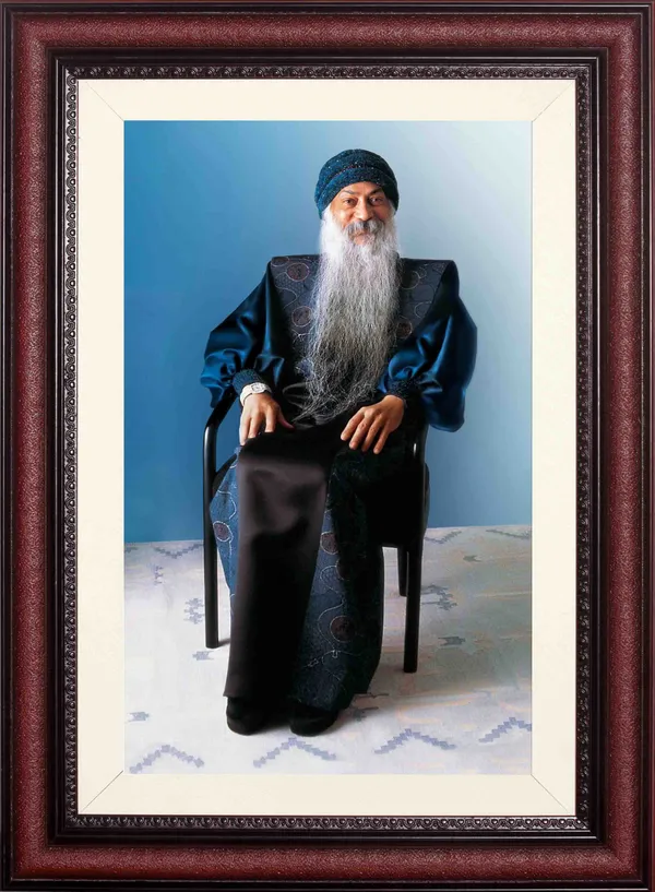 Acharya_Rajneesh_Osho_Seated_Full_Portrait_Photo_Frame_Without_Glass_|_Presence_From_Head_to_Foot