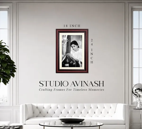 Lata_Mangeshkar_Photo_Frame_Without_Glass_–_Playing_Tanpura_Black_&_White_Wall_Art