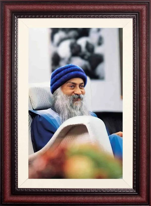 Acharya_Rajneesh_Osho_Indoor_Repose_Photo_Frame_Without_Glass_|_An_Ordinary_Room,_Made_Quiet