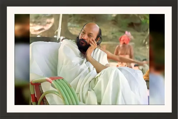 Acharya_Rajneesh_Osho_Poolside_Repose_Photo_Frame_Without_Glass_|_Ease_Beneath_an_Open_Sky
