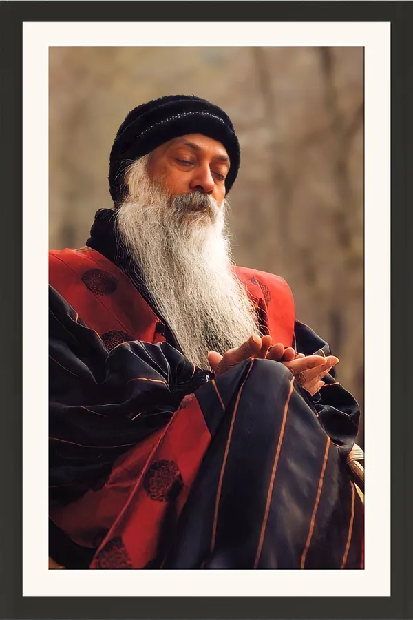 Acharya_Rajneesh_Osho_Red_Shawl_Big_Size_Photo_Frame_Without_Glass_|_Warmth_Against_the_Winter_Chill