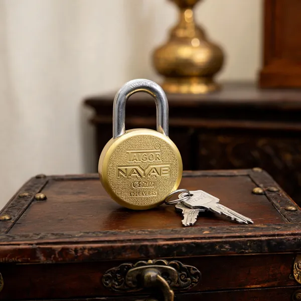 Iron_Gold_Silver_Round_Padlock_With_Keys